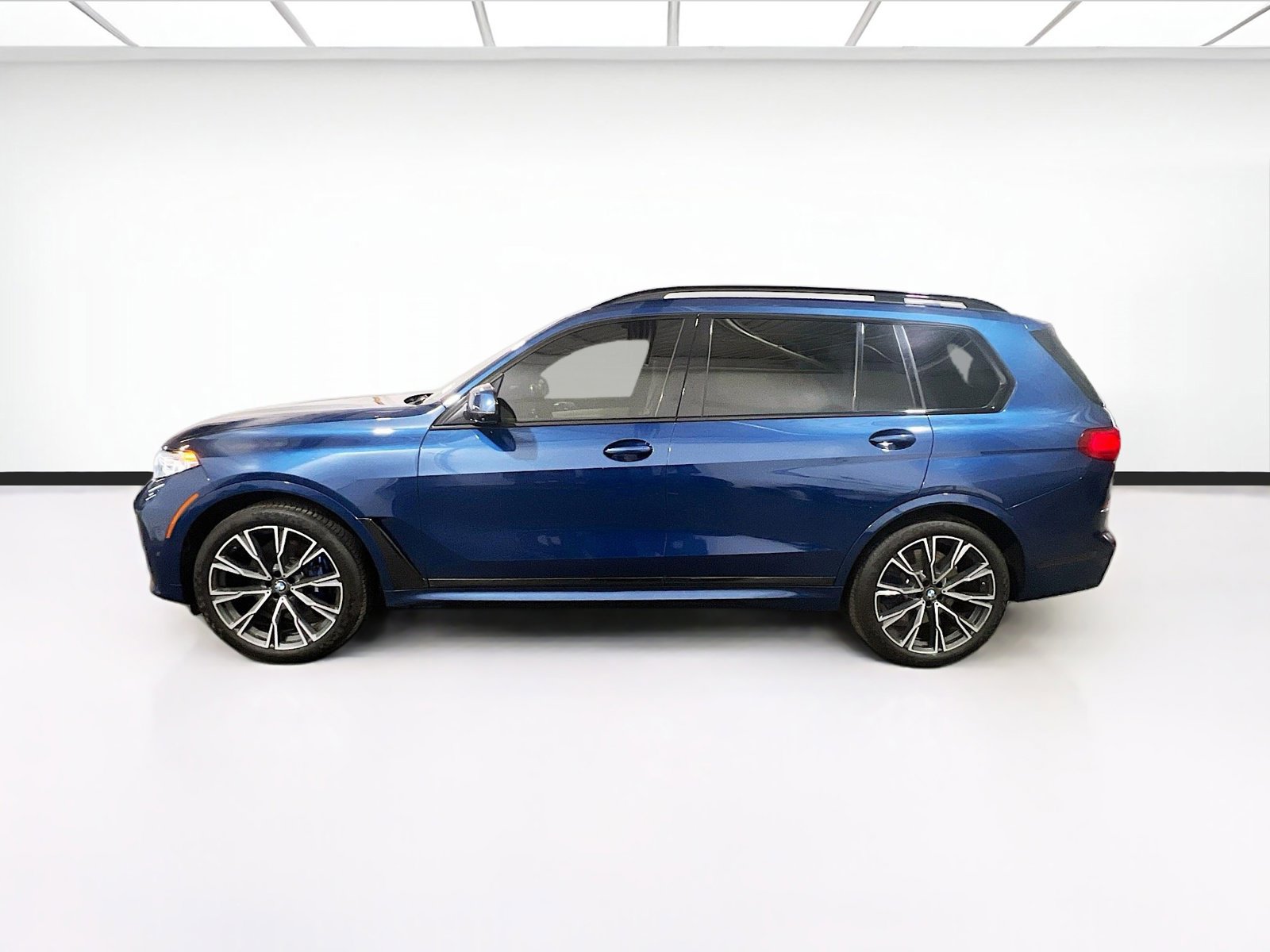 Used 2021 BMW X7 M50i image 24