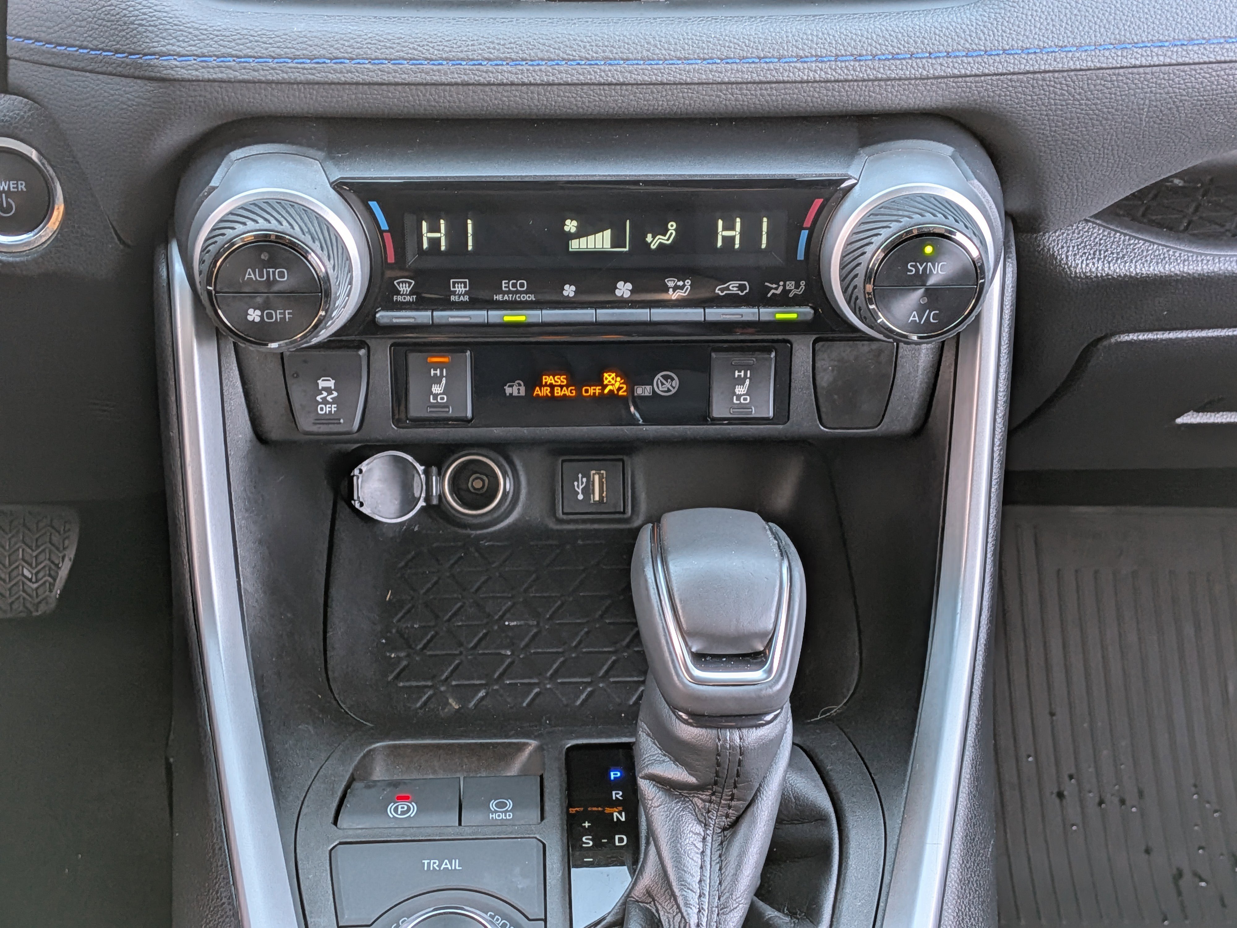 Used 2023 Toyota RAV4 SE image 31