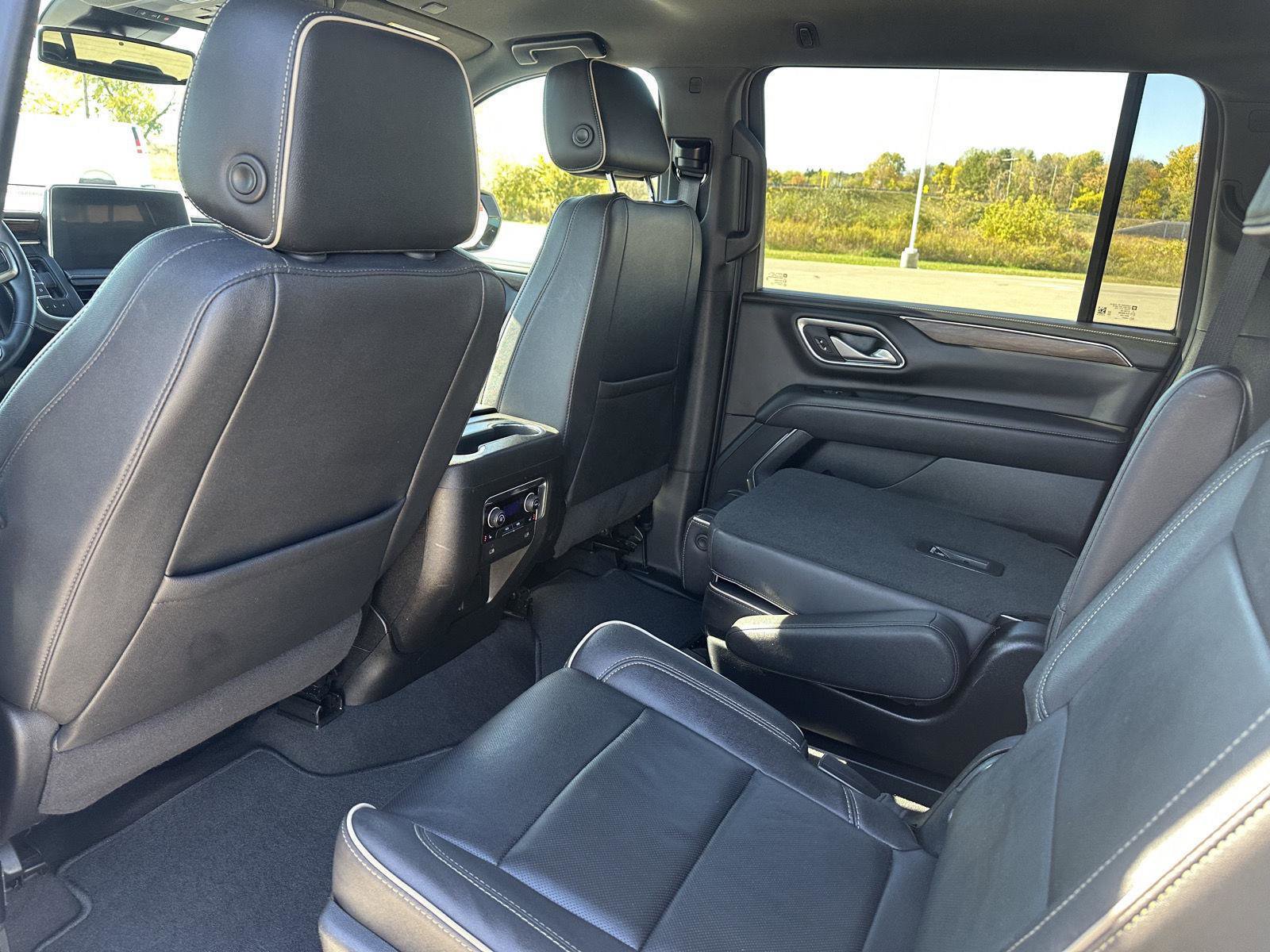 Used 2023 Chevrolet Suburban Premier image 17