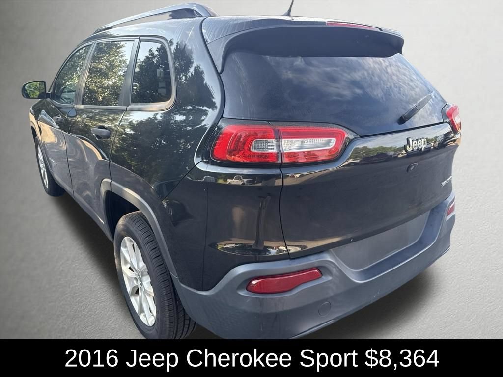 Used 2016 Jeep Cherokee Sport FWD image 5