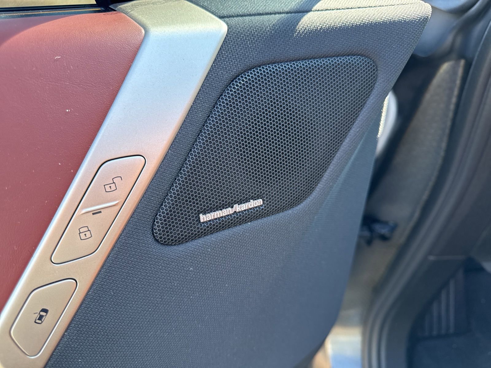 Used 2023 BMW iX xDrive50 w/ Premium Package image 15