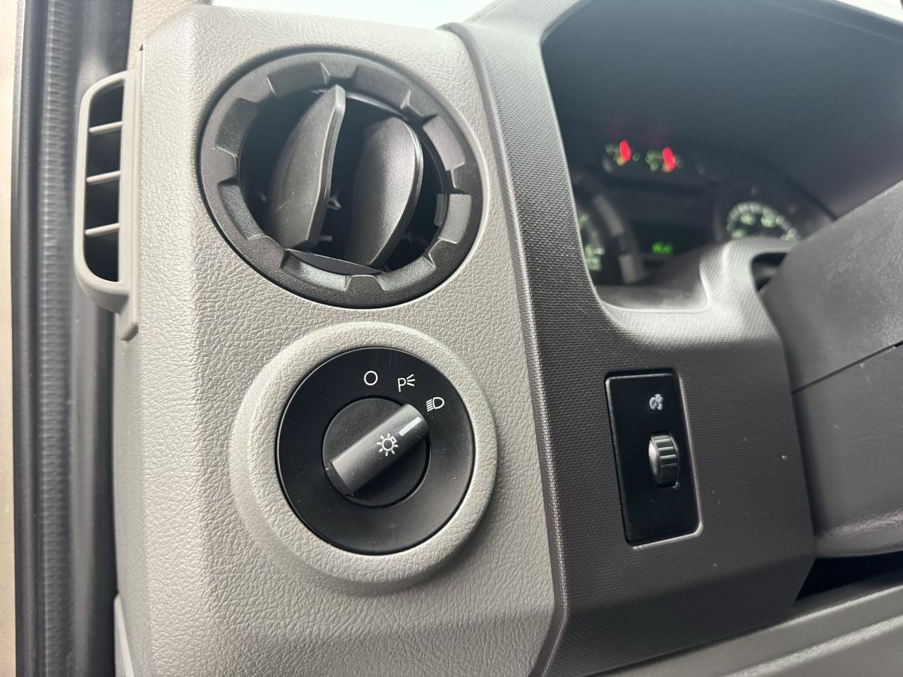 Used 2012 Ford E-350 and Econoline 350 XLT RWD image 11