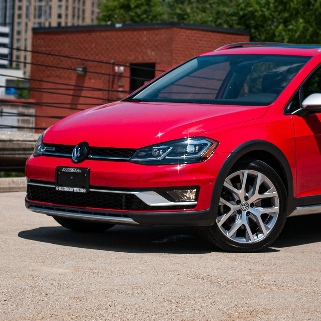 Used 2019 Volkswagen Golf Alltrack SE AWD/4WD image 2