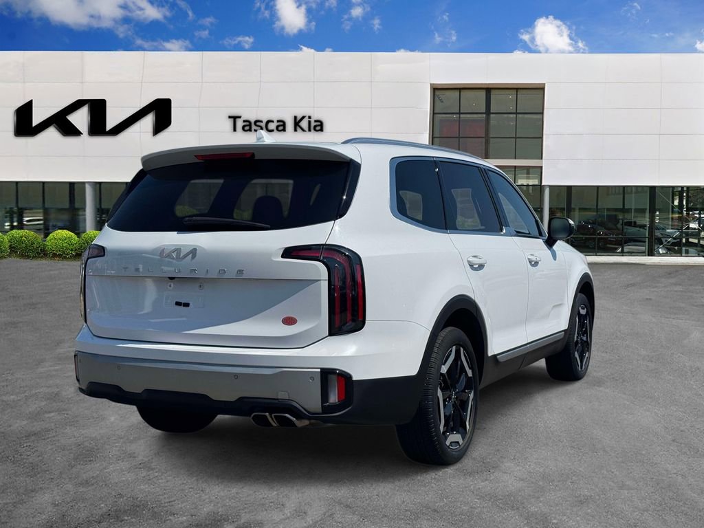 Used 2023 Kia Telluride EX w/ EX Captain's Chair Package image 4