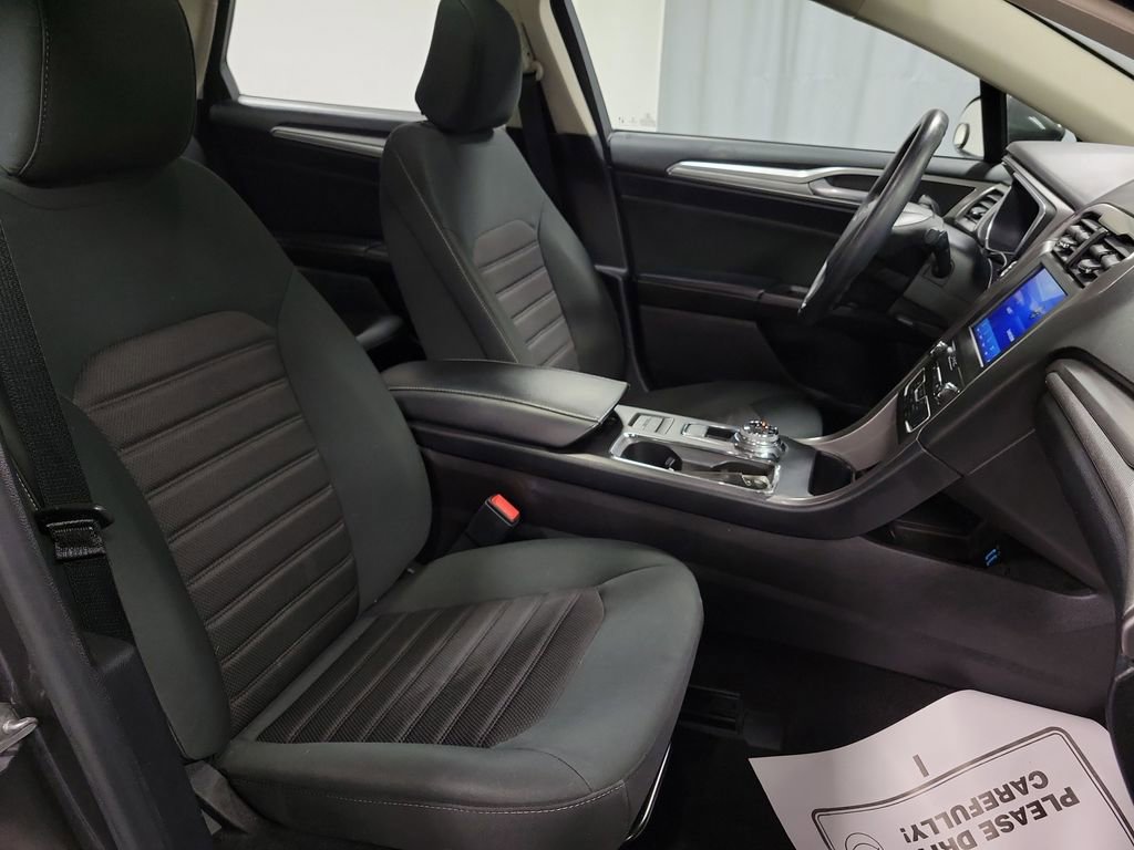 Used 2020 Ford Fusion SE image 27