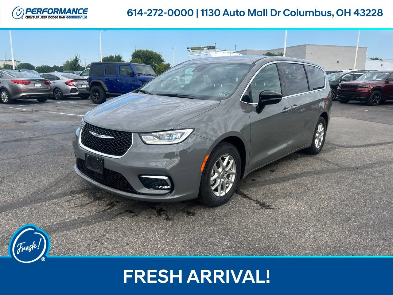 Used 2025 Chrysler Pacifica Select FWD image 8