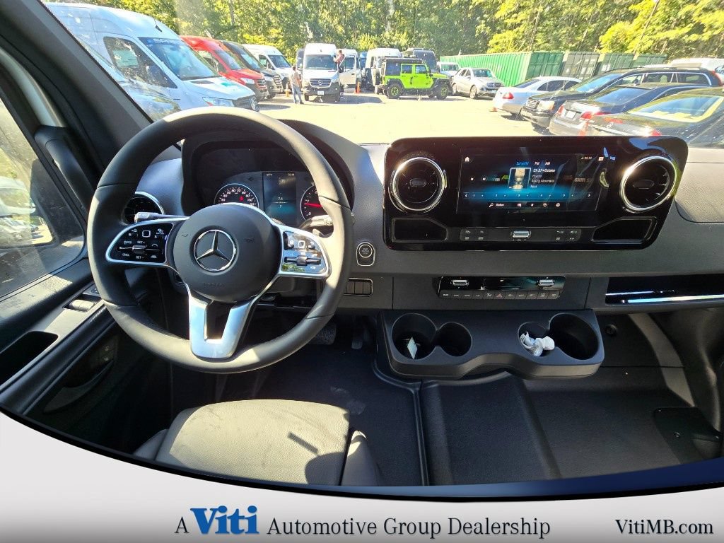 Used 2024 Mercedes-Benz Sprinter 2500 image 12