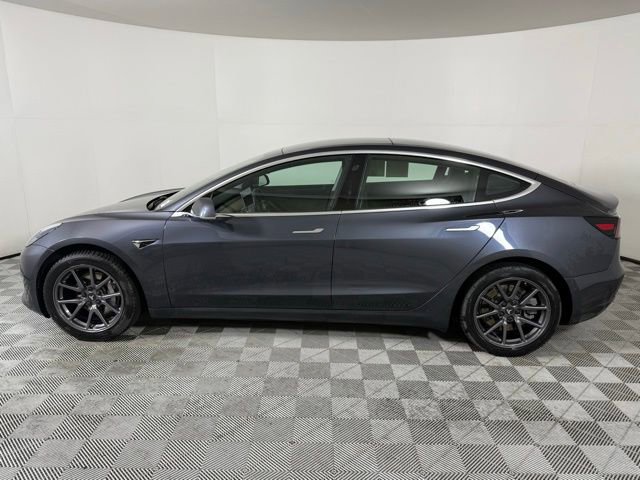 Used 2019 Tesla Model 3 Standard Range image 3