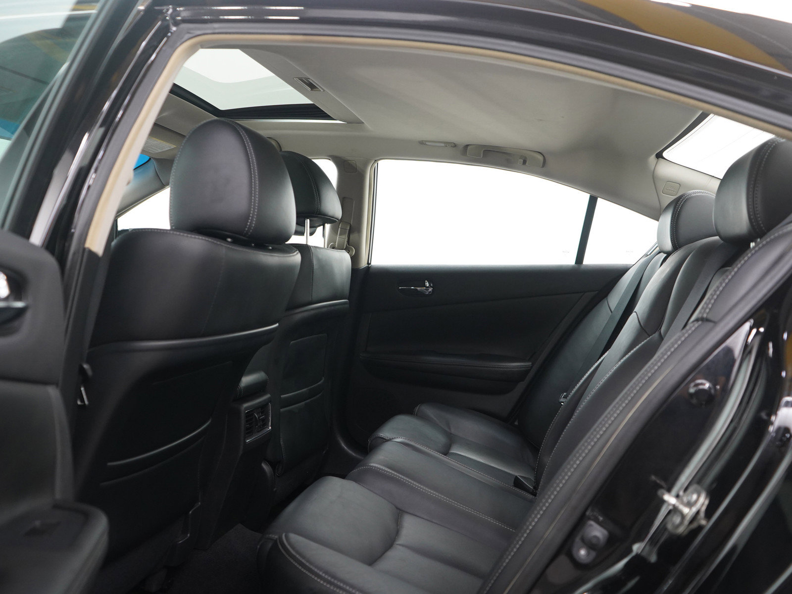 Used 2014 Nissan Maxima 3.5 SV w/ Sport Package FWD image 16