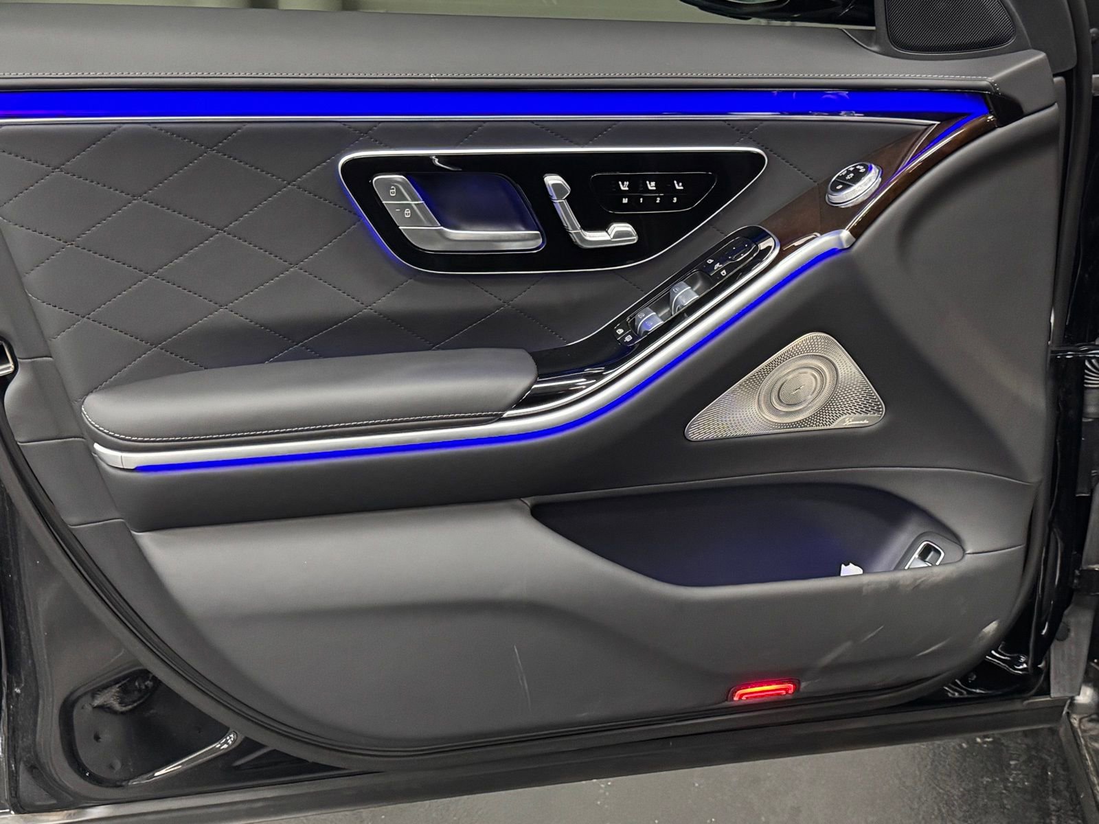 Used 2024 Mercedes-Benz S 580e 4MATIC Sedan image 17