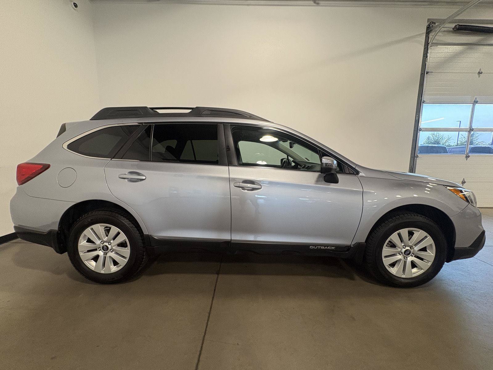 Used 2015 Subaru Outback 2.5i Premium AWD/4WD image 2