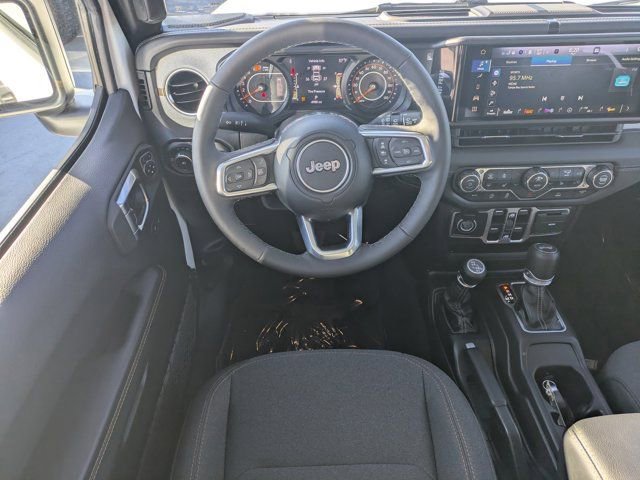 Used 2026 Jeep Wrangler Unlimited Sahara AWD/4WD image 14