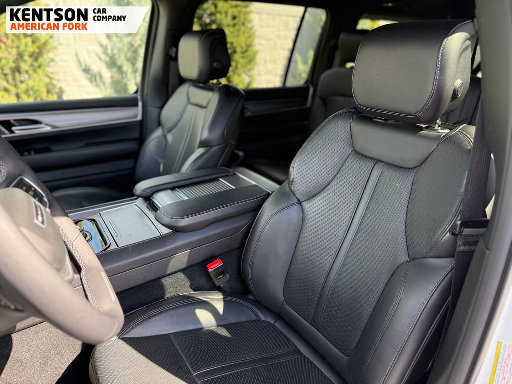 Used 2025 Jeep Wagoneer 4WD image 36