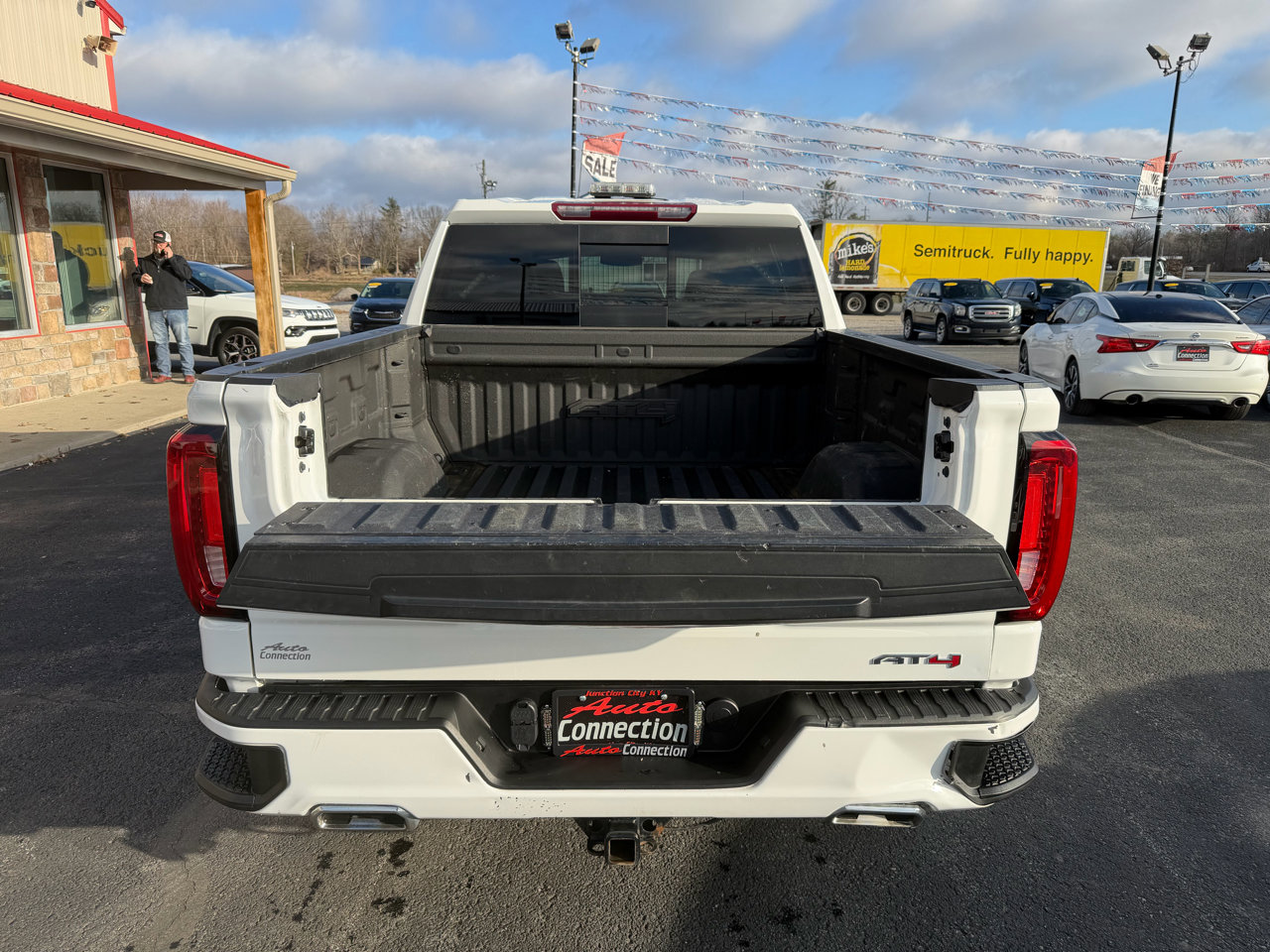 Used 2022 GMC Sierra 1500 AT4 w/ AT4 Preferred Package image 6