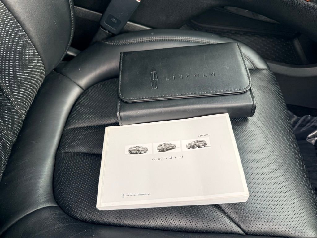 Used 2016 Lincoln MKX Reserve w/ Luxury Package image 39
