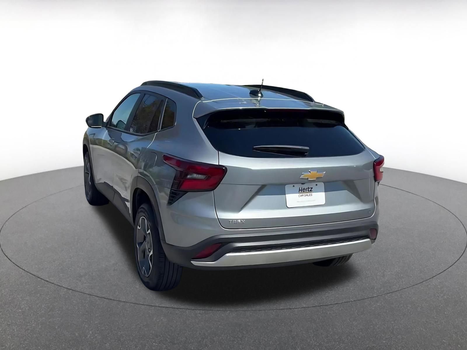Used 2025 Chevrolet Trax LT image 11