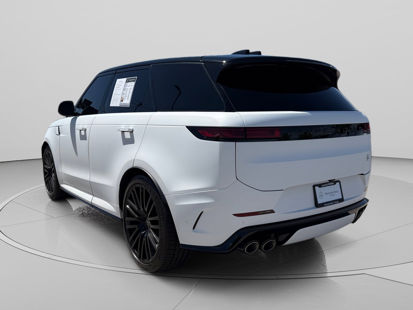 Used 2024 Land Rover Range Rover Sport AWD/4WD image 3