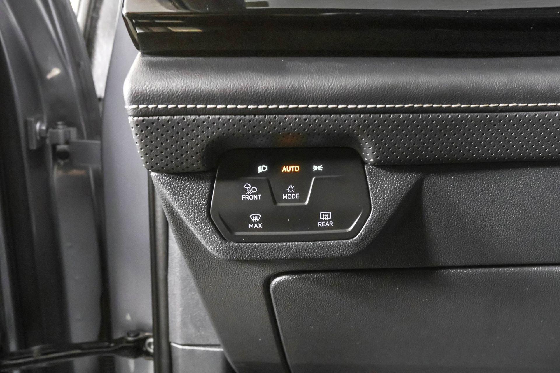 Used 2024 Volkswagen Atlas Cross Sport SE image 22