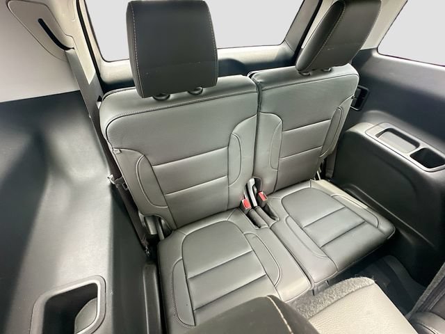 Used 2023 GMC Acadia SLT w/ LPO, Floor Liner Package FWD image 30