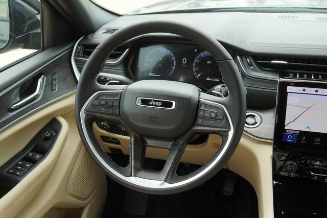 New 2025 Jeep Grand Cherokee L Limited w/ Luxury Tech Group II AWD/4WD image 16