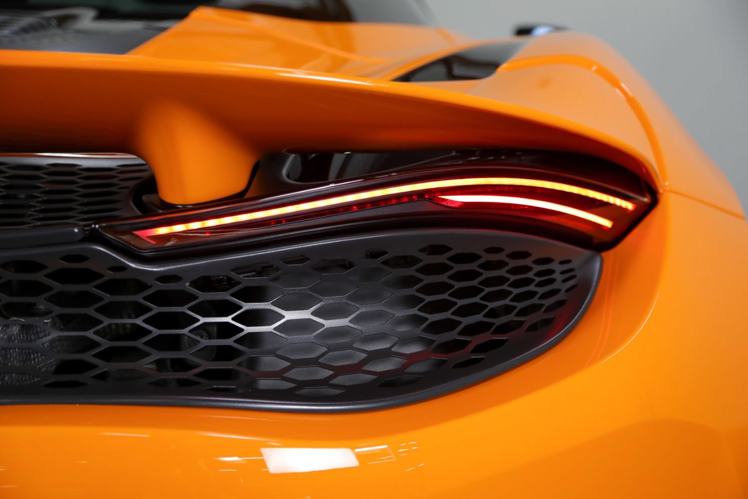 Used 2026 McLaren 750S Spider RWD image 24