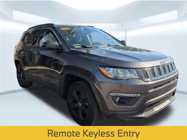 Used 2018 Jeep Compass Latitude w/ Popular Equipment Group AWD/4WD image 2