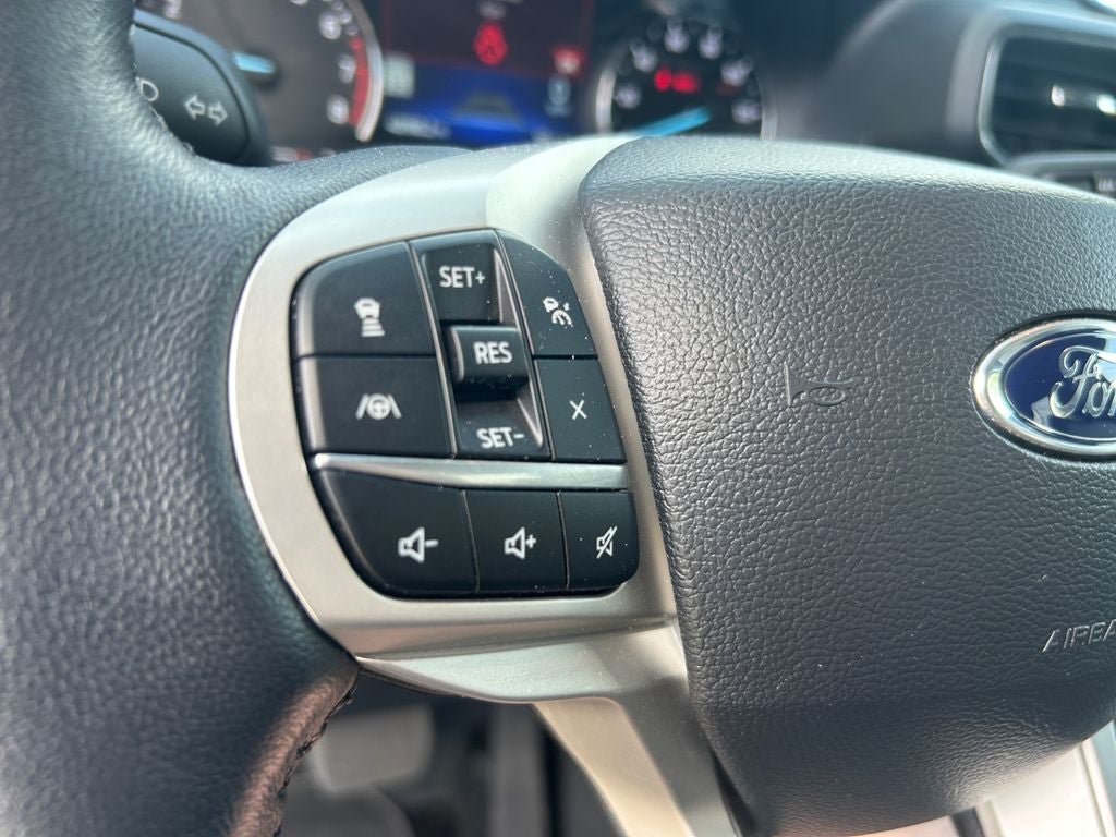 Used 2023 Ford Explorer XLT w/ Equipment Group 202A AWD/4WD image 15
