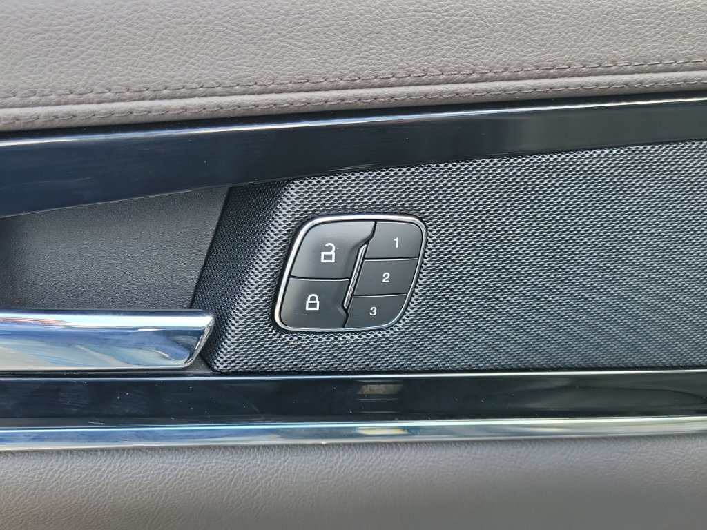 Certified 2022 Lincoln Nautilus FWD w/ Premium Package image 16