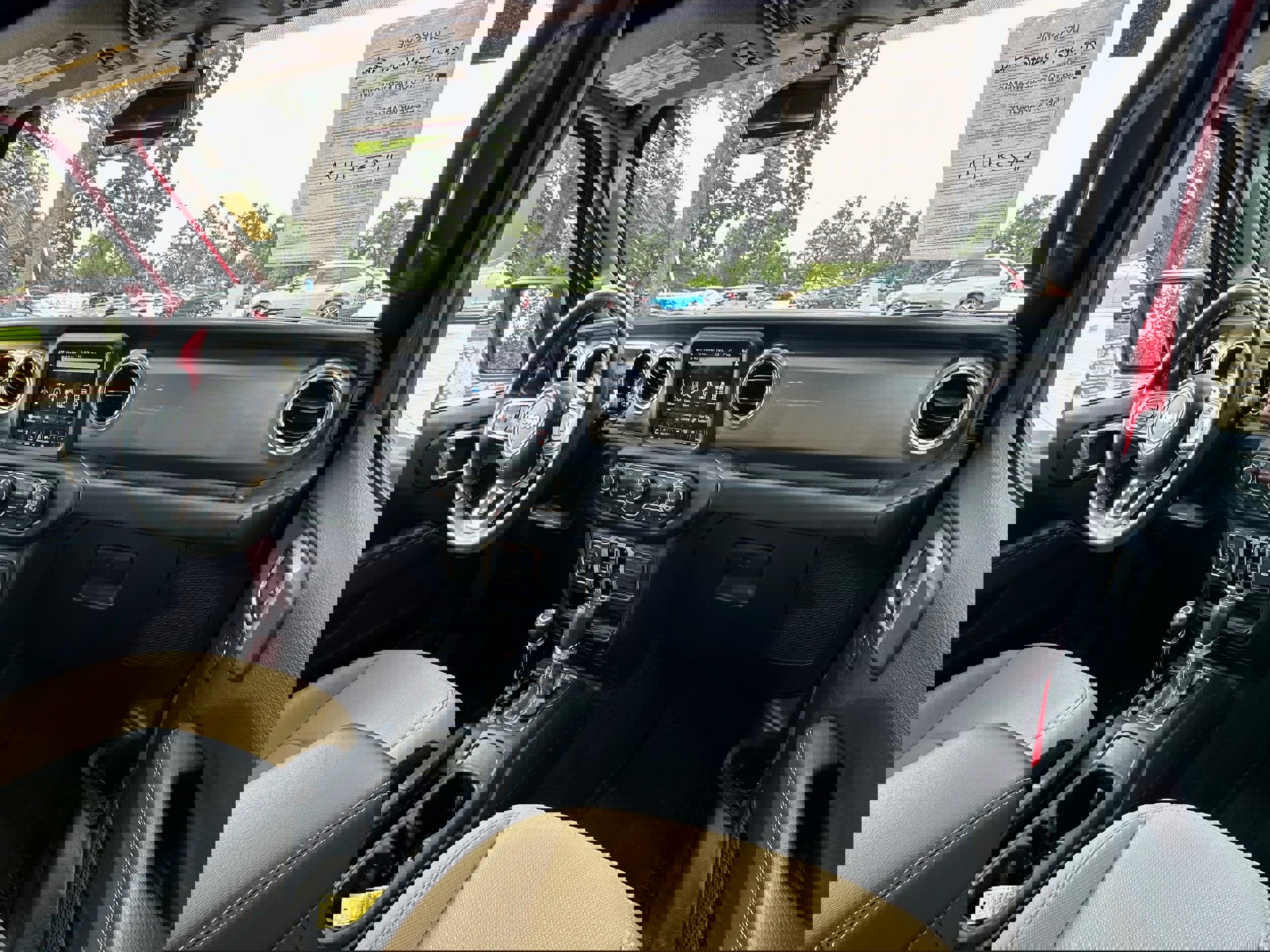 Used 2019 Jeep Wrangler Unlimited Sahara image 13