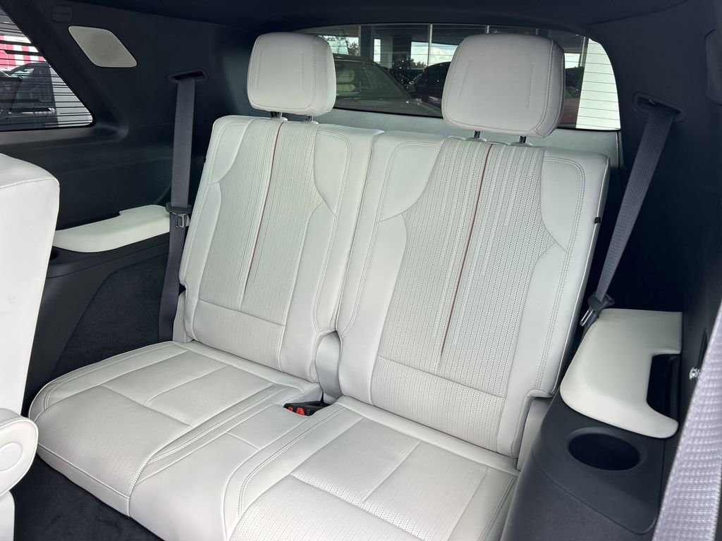 New 2026 Cadillac Vistiq Sport image 18