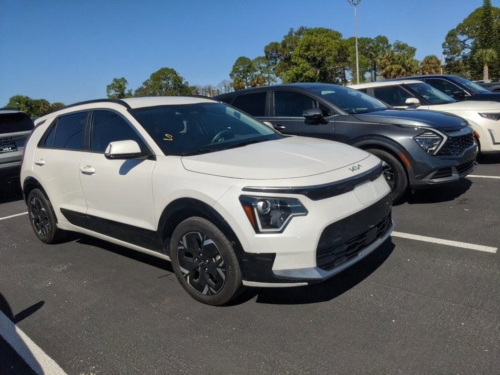 Certified 2024 Kia Niro Wind