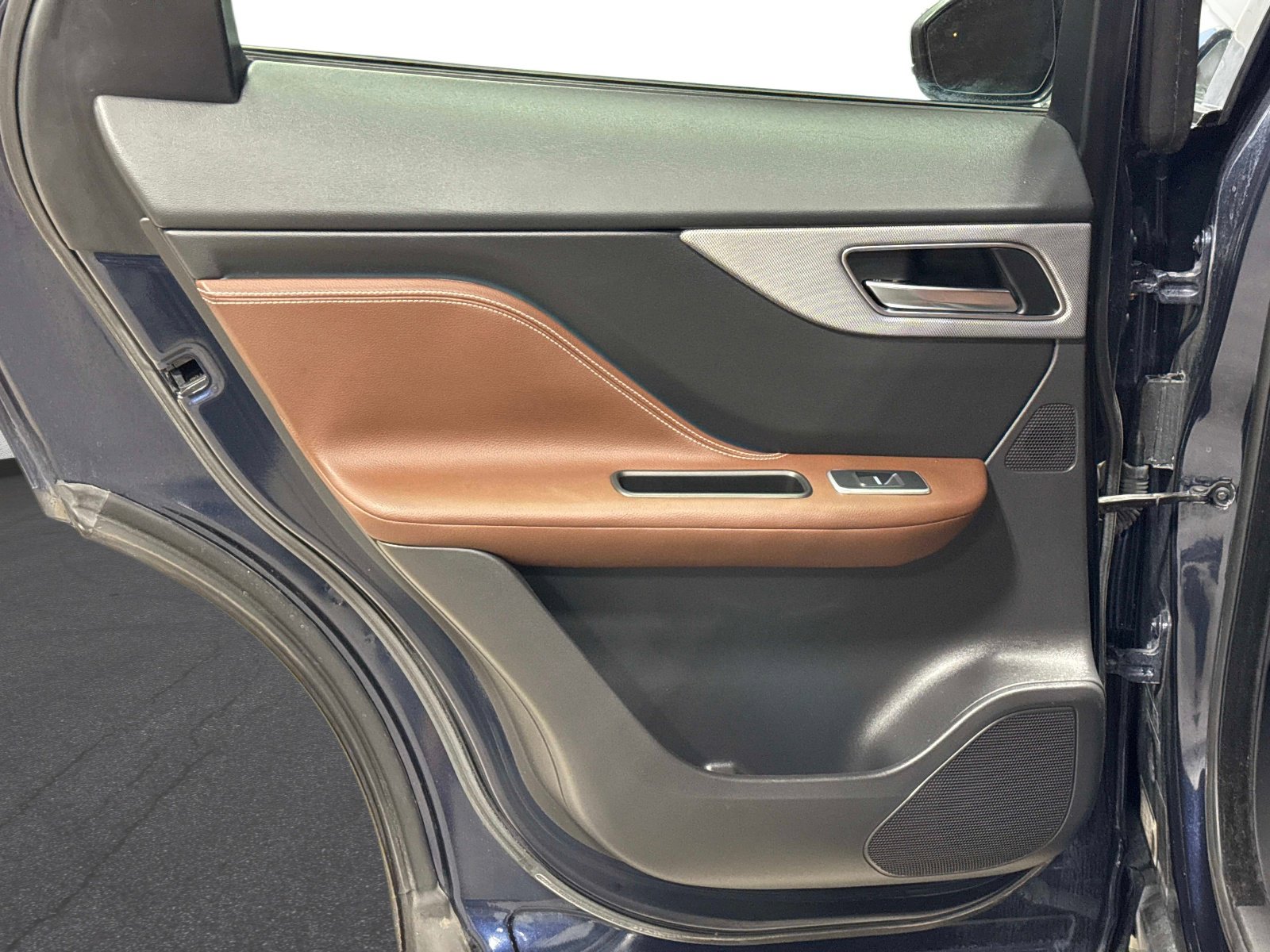 Used 2018 Jaguar F-PACE S image 13