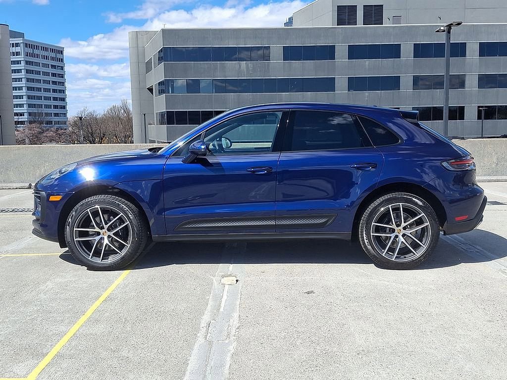Used 2025 Porsche Macan image 2