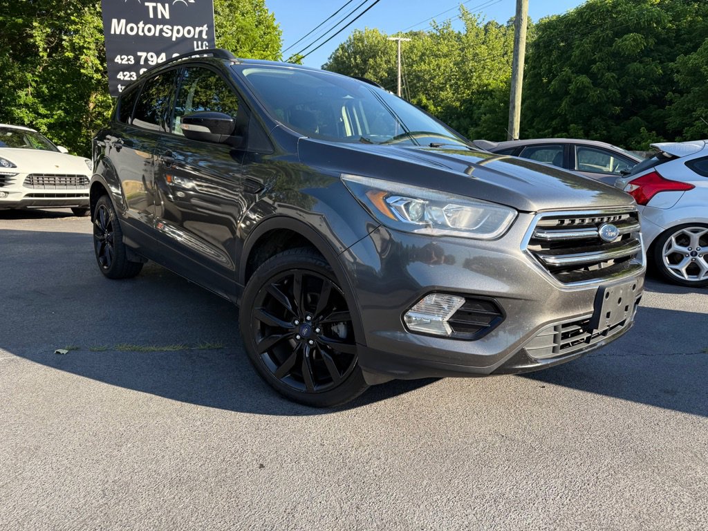 Used 2017 Ford Escape Titanium image 2