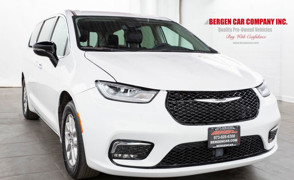 Used 2024 Chrysler Pacifica Touring-L