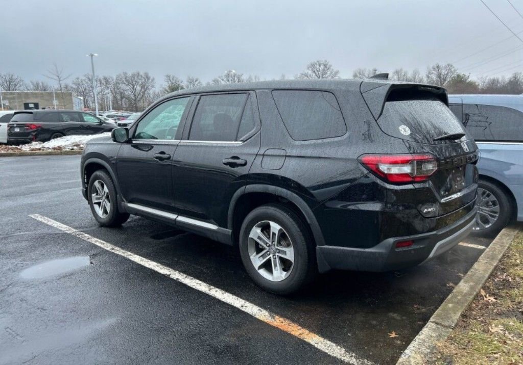 Used 2023 Honda Pilot EX-L image 4