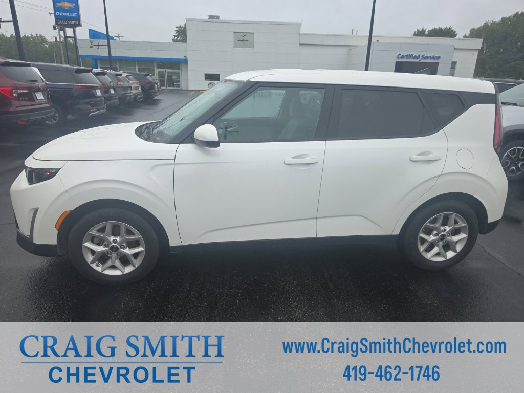 Used 2025 Kia Soul LX w/ LX Technology Package FWD image 2