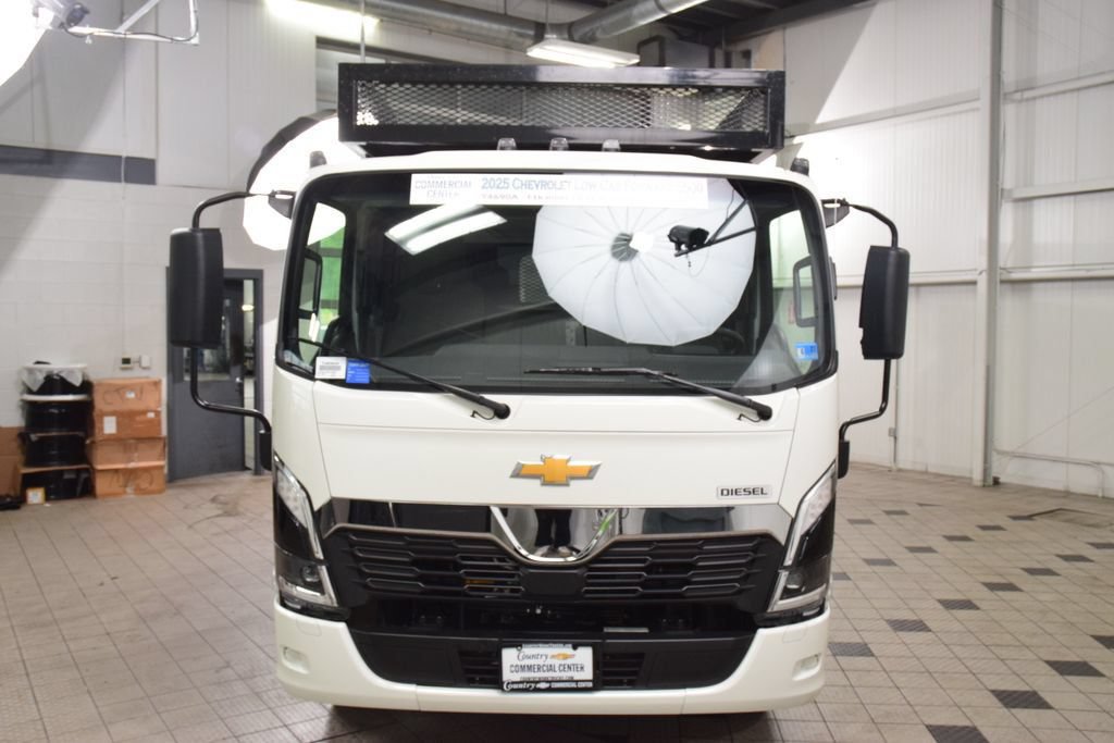 Used 2025 Chevrolet Low Cab Forward 5500XD RWD image 2