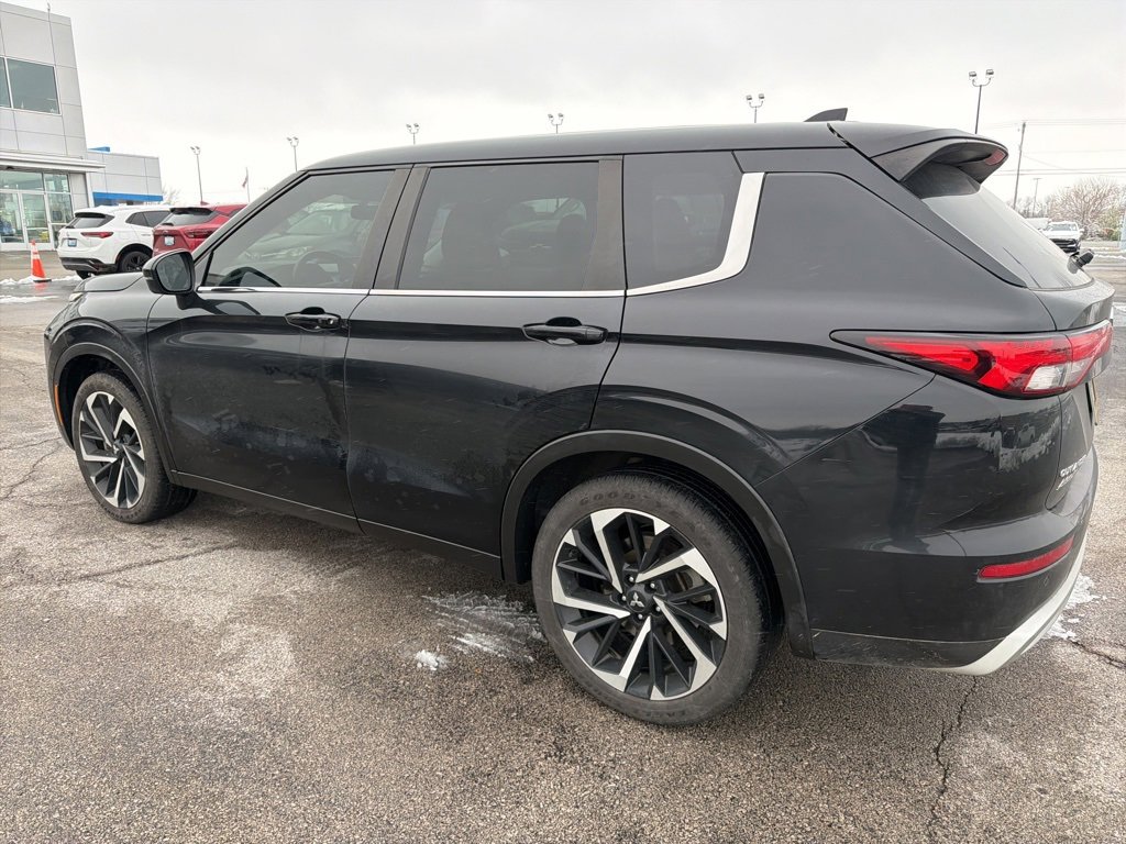 Used 2022 Mitsubishi Outlander SE image 7