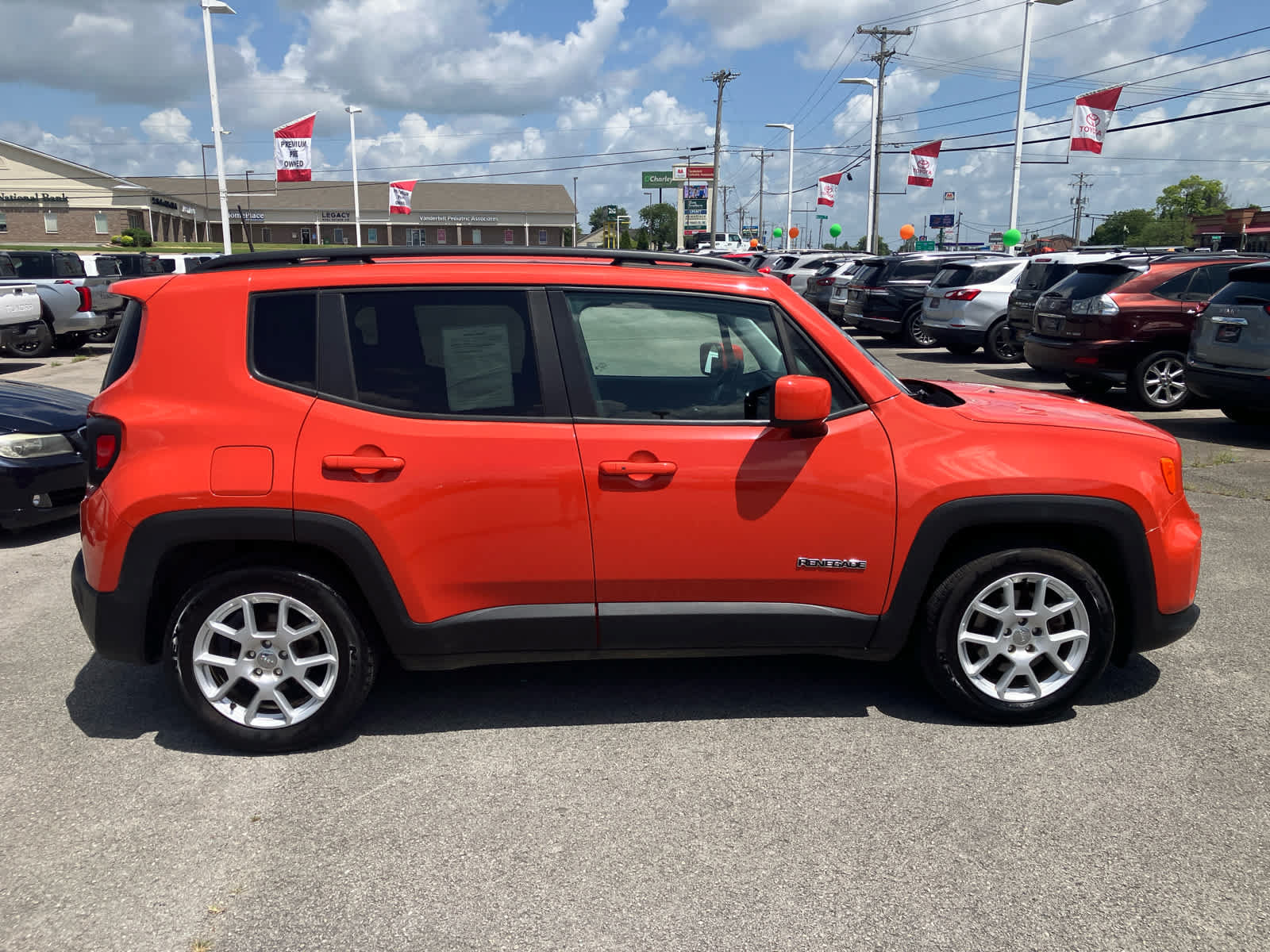 Used 2021 Jeep Renegade Latitude FWD image 8