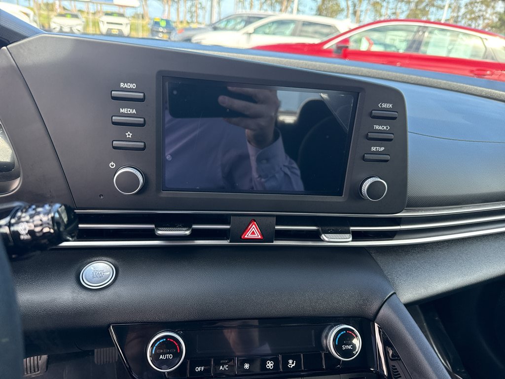 Used 2026 Hyundai Elantra Hybrid FWD image 12