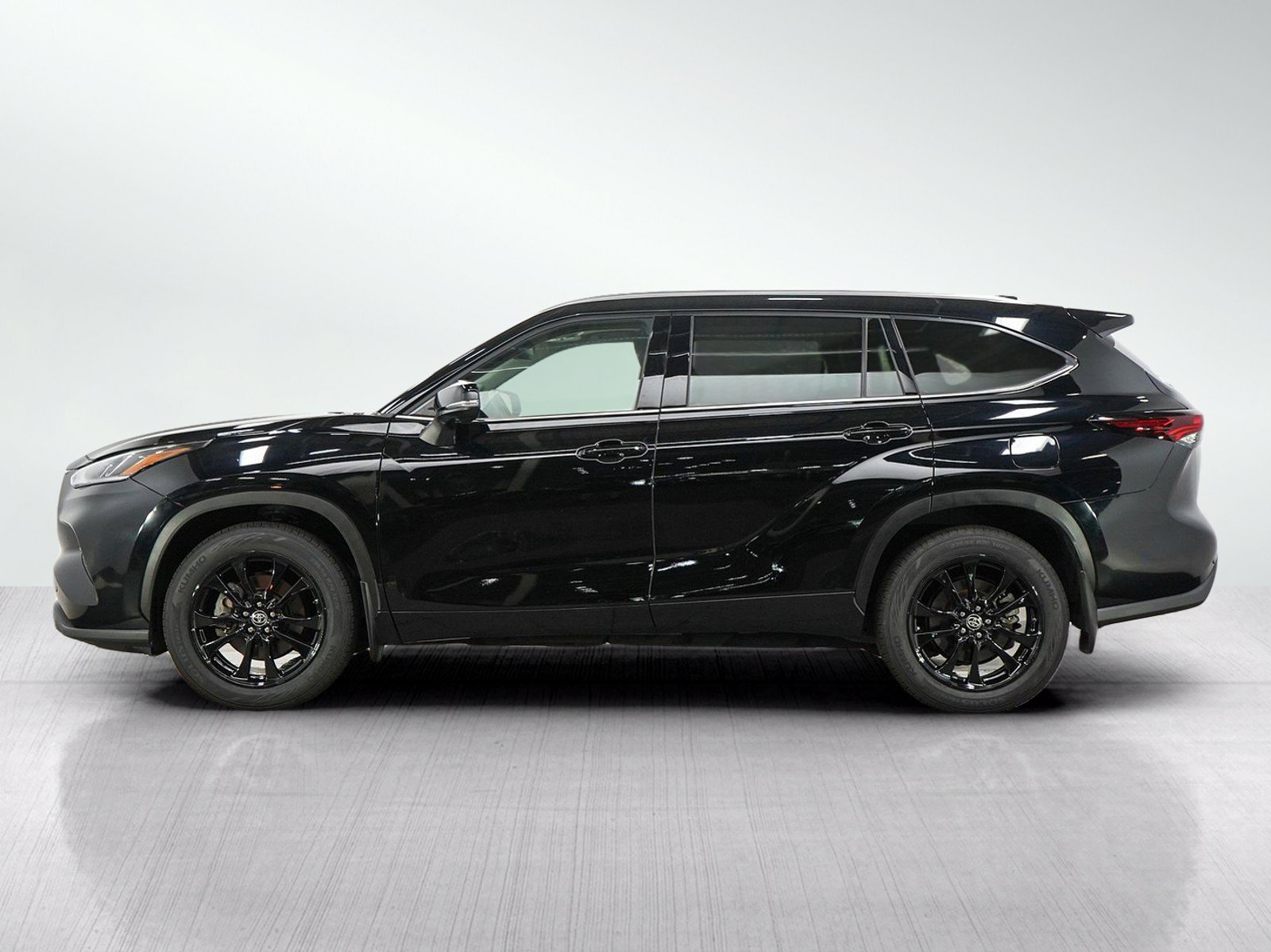 Used 2024 Toyota Highlander Limited AWD/4WD image 2