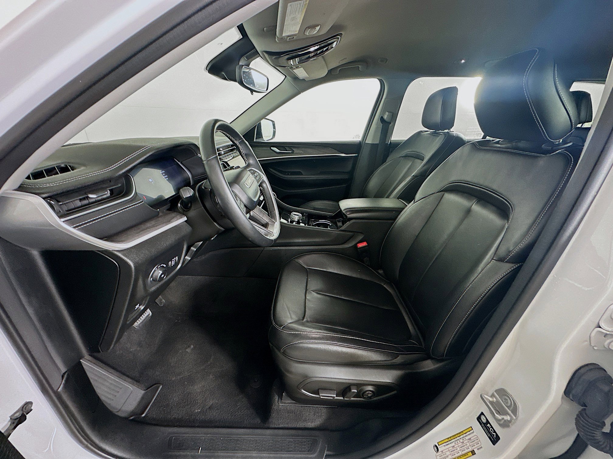 Used 2022 Jeep Grand Cherokee L Limited AWD/4WD image 13