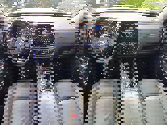Used 2023 Nissan Pathfinder SL w/ Black Appearance Package image 15