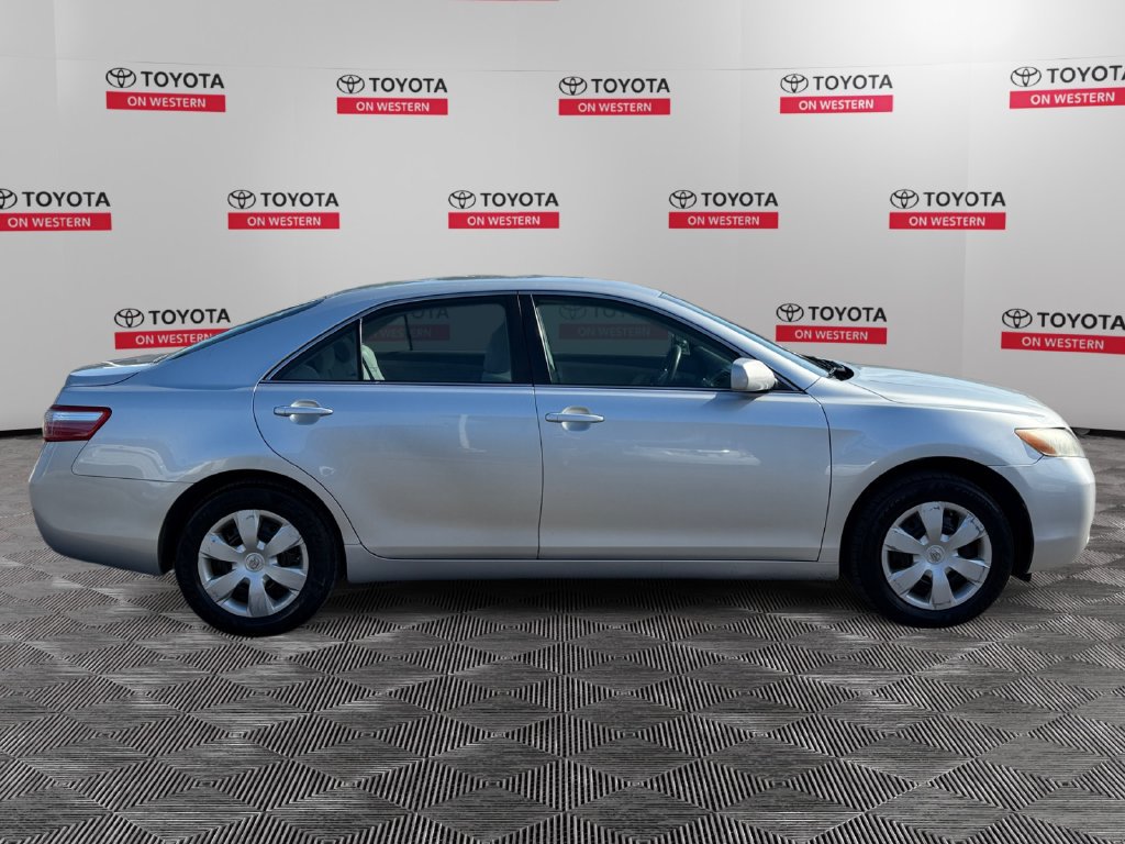 Used 2009 Toyota Camry LE FWD image 4