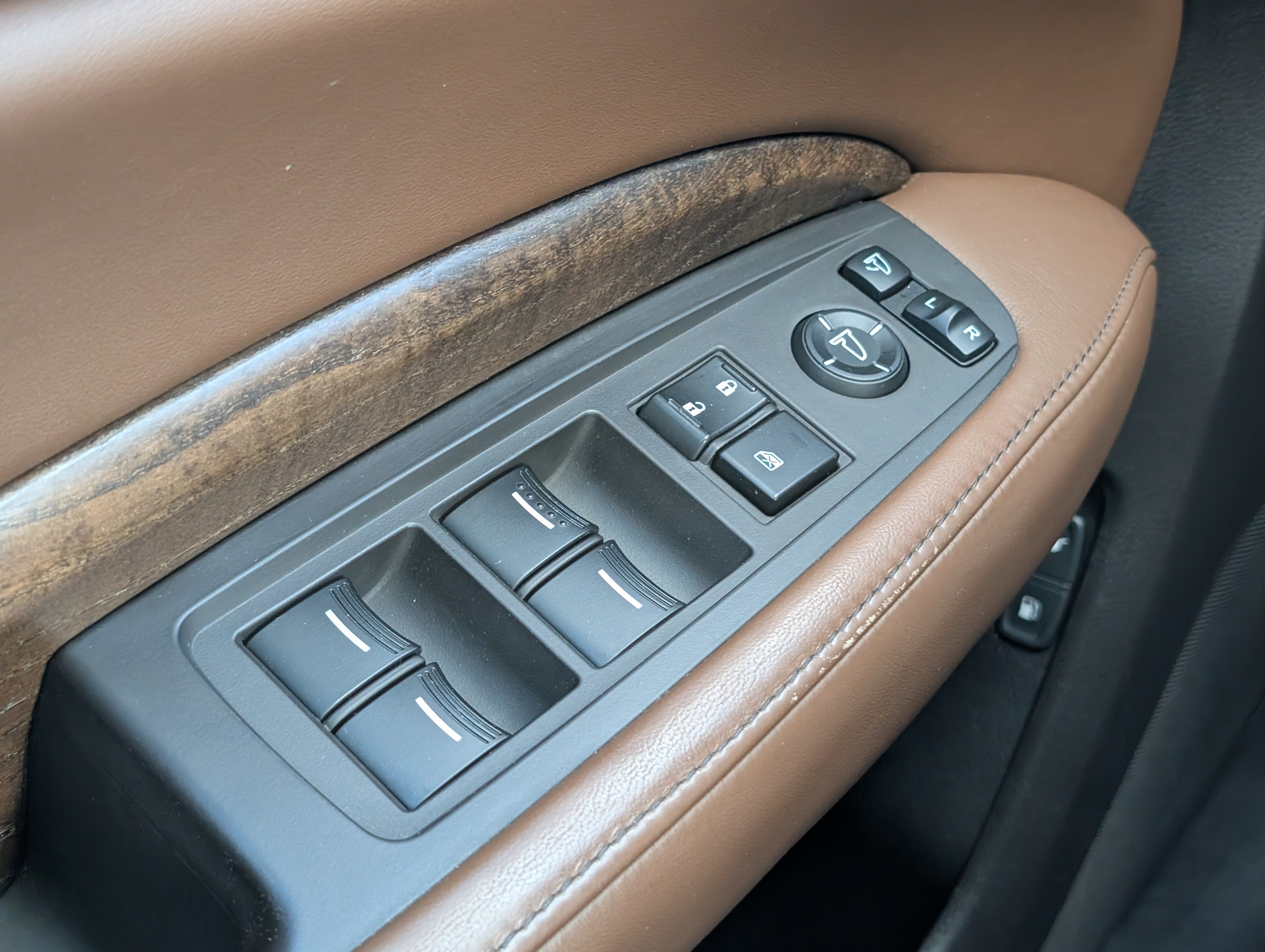 Used 2017 Acura MDX SH-AWD w/ Advance Package image 24