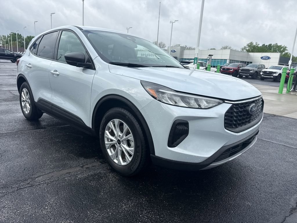 Used 2025 Ford Escape Active FWD image 4