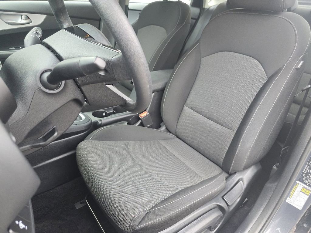 Used 2024 Kia Forte LXS FWD image 19