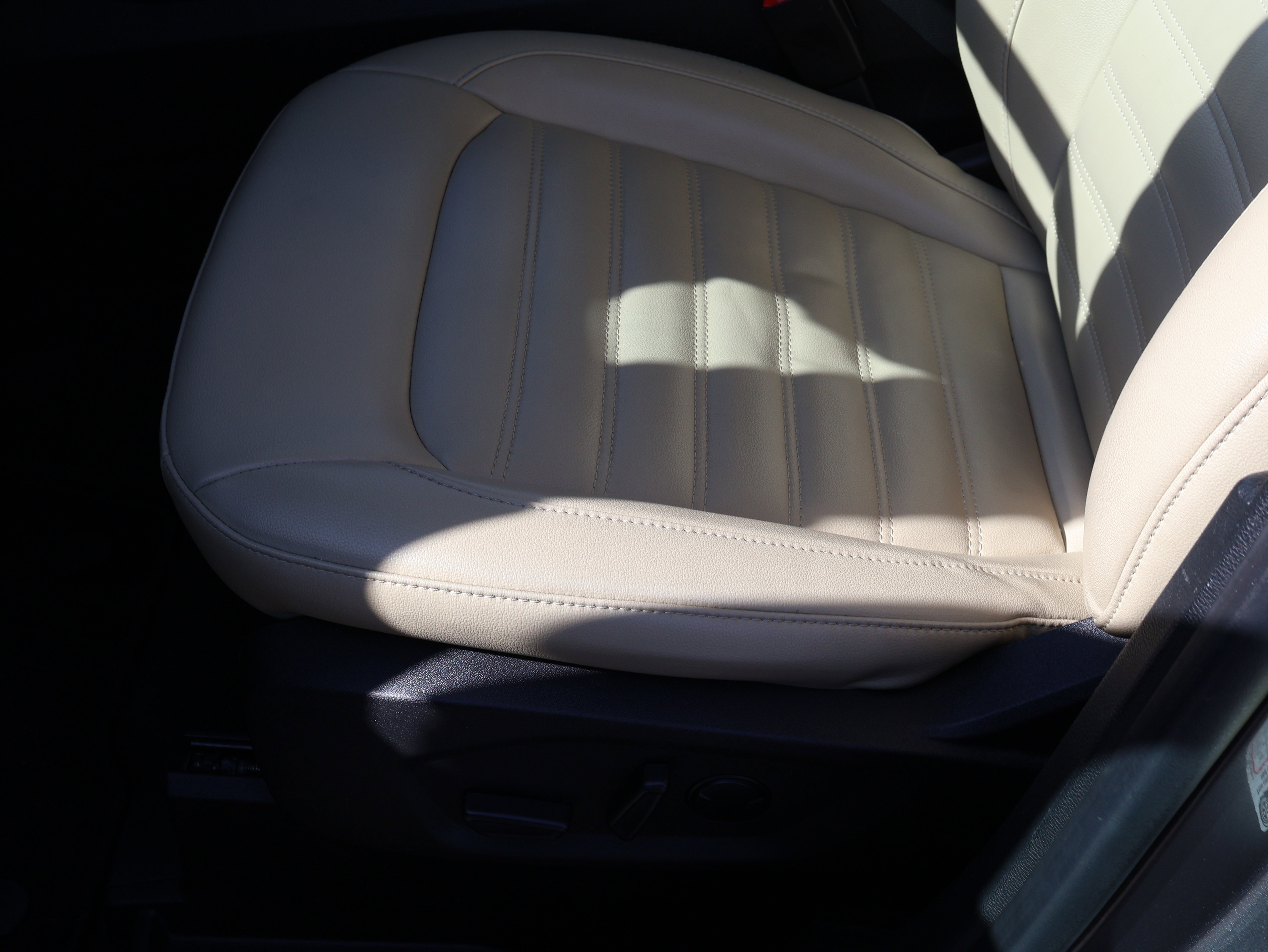 Used 2022 Ford Edge SEL image 36