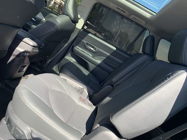 Used 2025 Toyota Grand Highlander AWD image 10